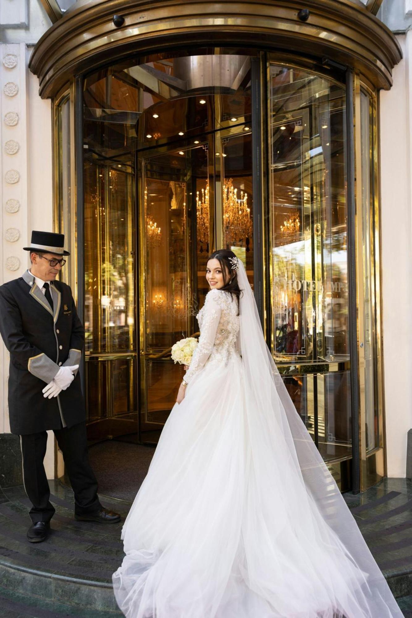 Hotel Imperial, A Luxury Collection Hotel, Vienna Esterno foto A doorman at the Ritz Paris