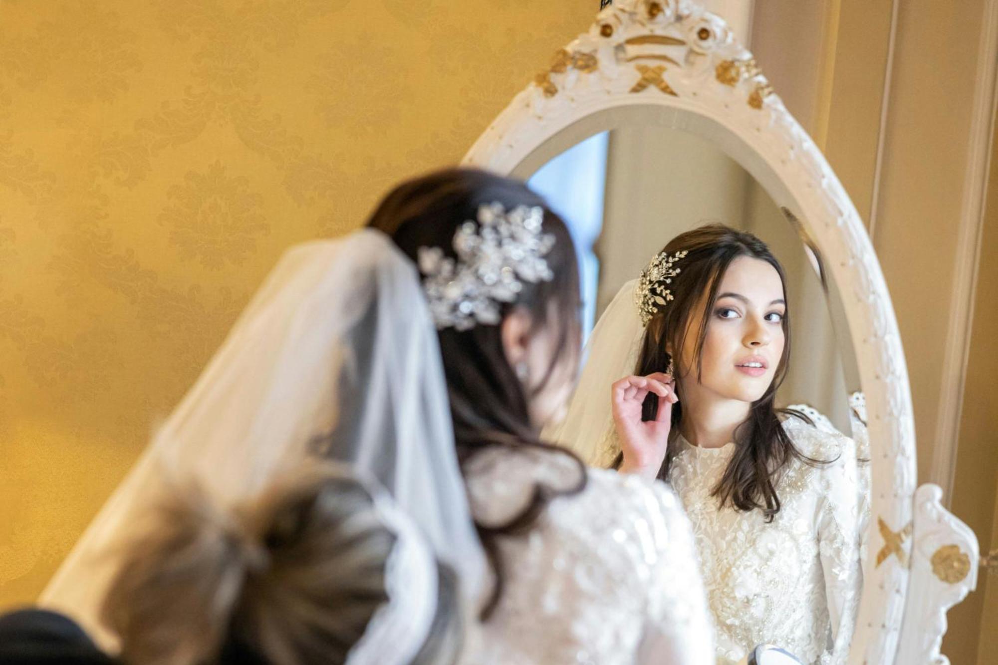 Hotel Imperial, A Luxury Collection Hotel, Vienna Esterno foto A bride in a wedding dress