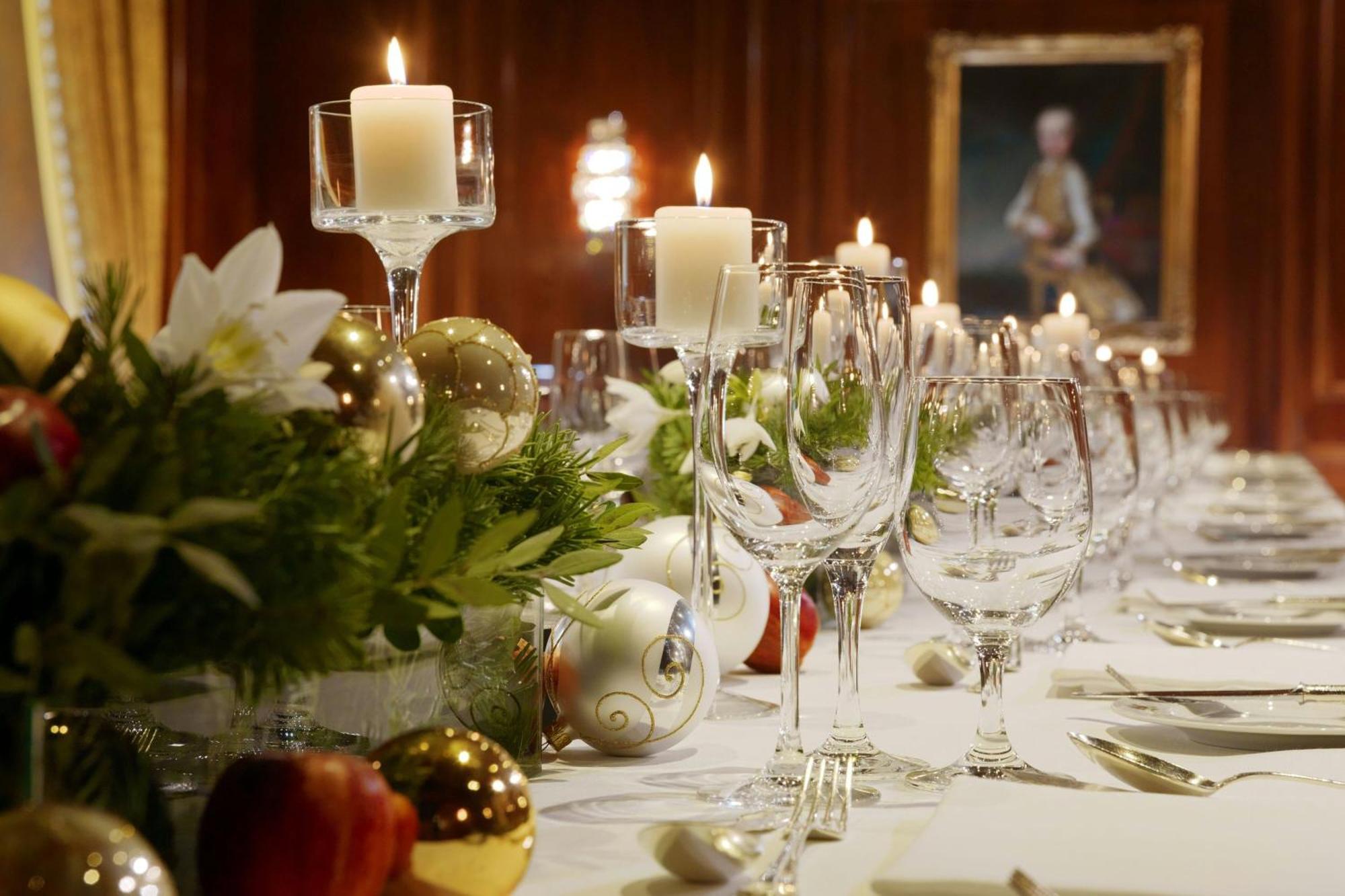 Hotel Imperial, A Luxury Collection Hotel, Vienna Esterno foto A table set for a formal dinner