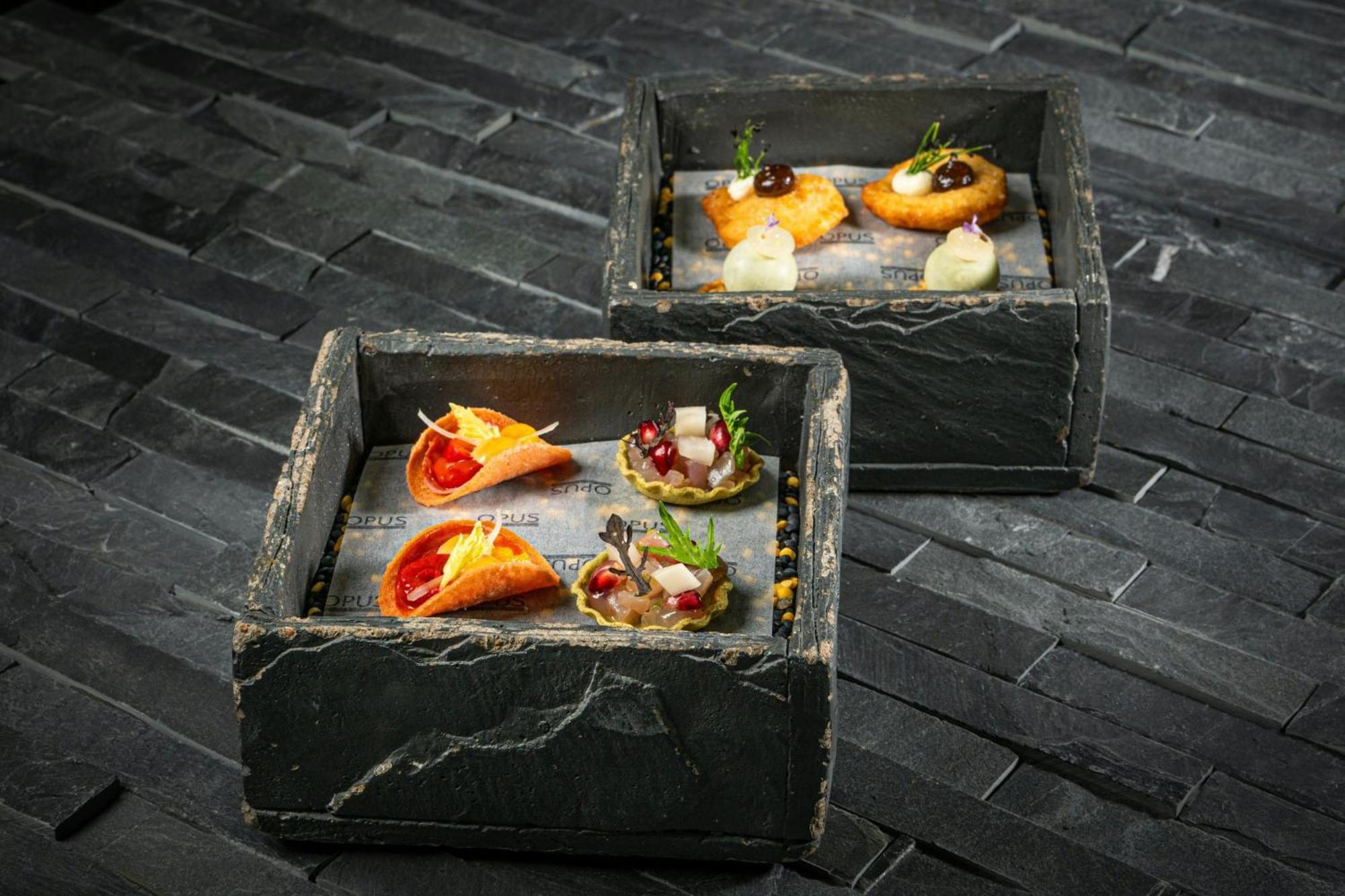 Hotel Imperial, A Luxury Collection Hotel, Vienna Esterno foto A selection of canapés